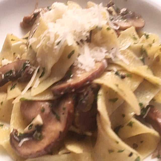 Pappardelle met portobello, funghi porcini en carpaccio van truffel