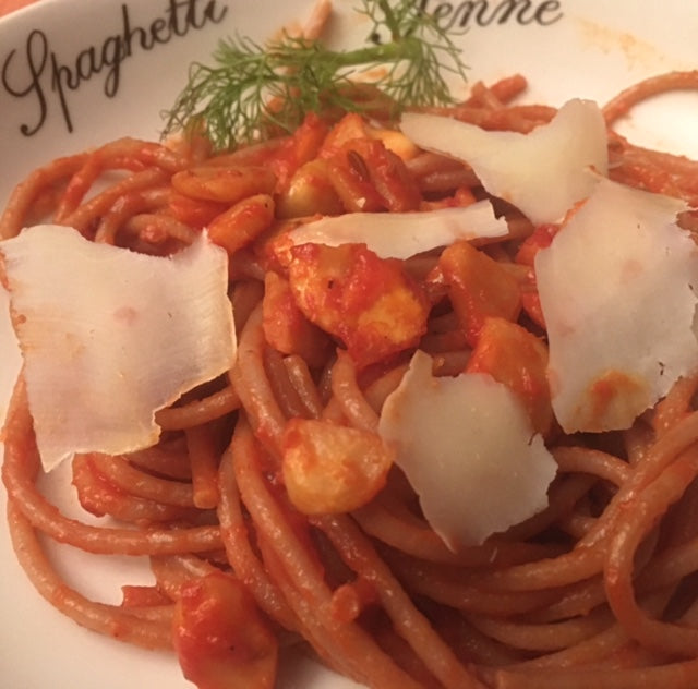 Spaghetti farro/spelt met fave (tuinbonen) en pecorino