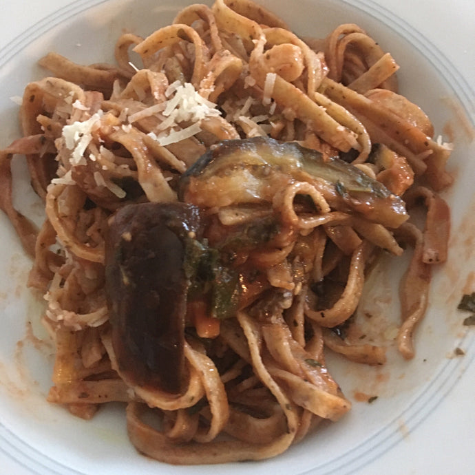 Tacconi met aubergines en passata van pruimtomaten